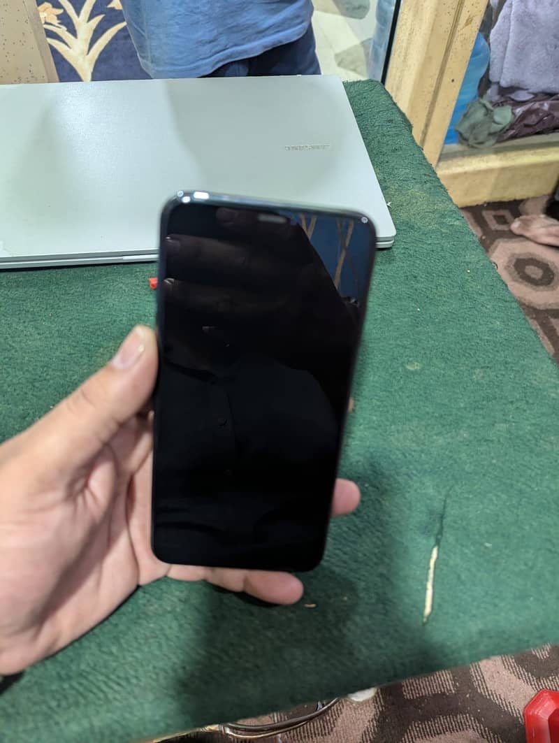 Apple iPhone XS Max 3