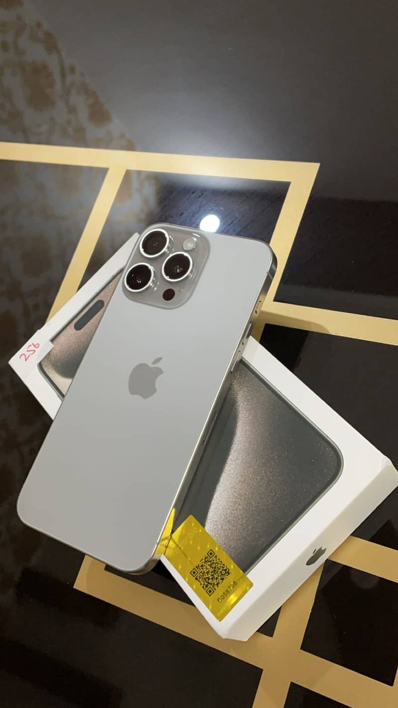 Apple iPhone 15 Pro Max 0