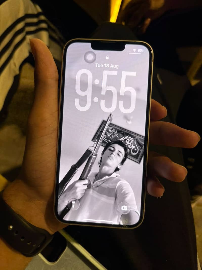 Apple iPhone 13 4