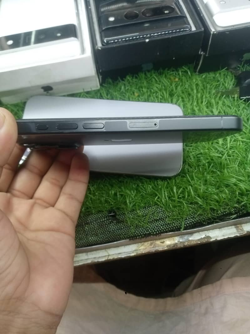 Apple iPhone 15 Pro 1