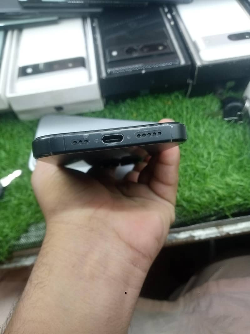 Apple iPhone 15 Pro 2