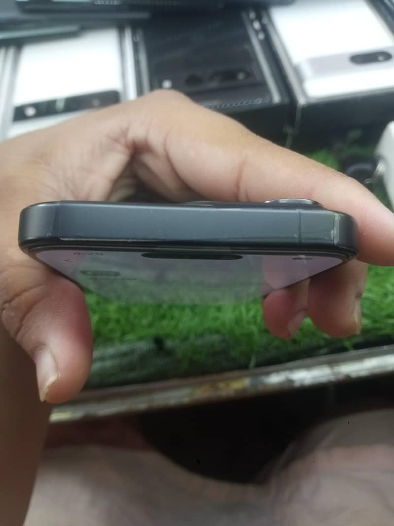 Apple iPhone 15 Pro 3
