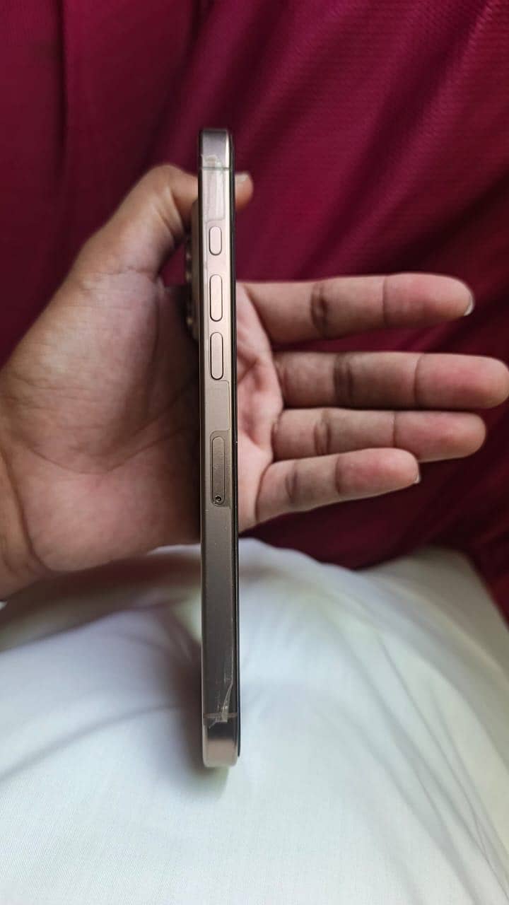 Apple iPhone 16 Pro Max 1