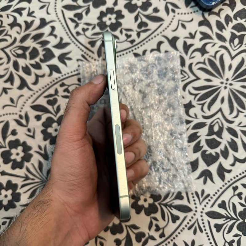 Apple iPhone 15 plus 1