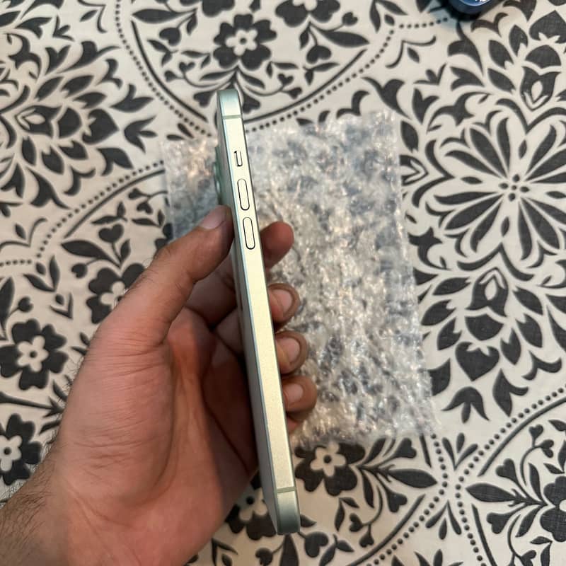 Apple iPhone 15 plus 2