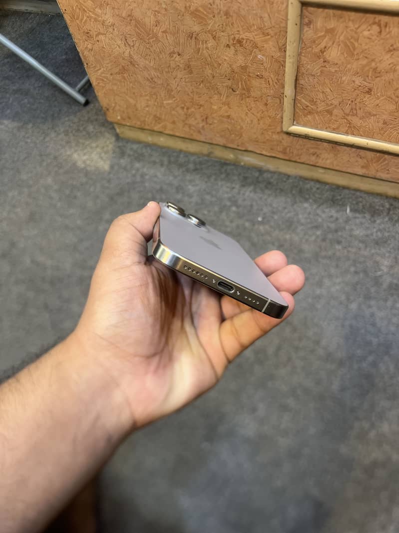 Apple iPhone 15 Pro Max 1