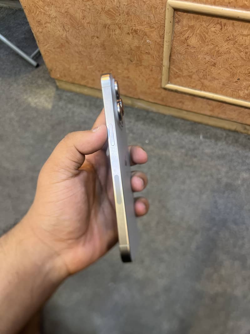 Apple iPhone 15 Pro Max 2