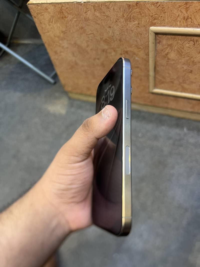 Apple iPhone 15 Pro Max 4
