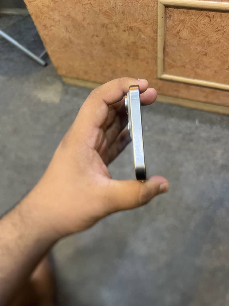 Apple iPhone 15 Pro Max 6