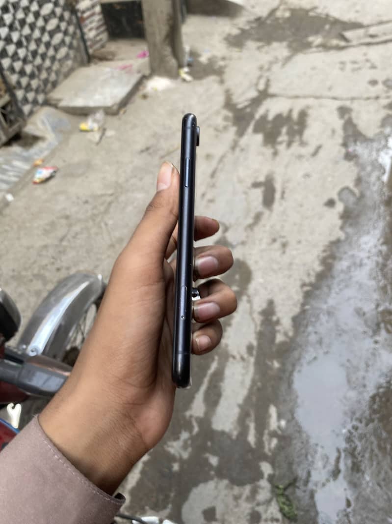 Apple iPhone XR 0