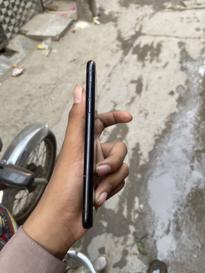 Apple iPhone XR 5