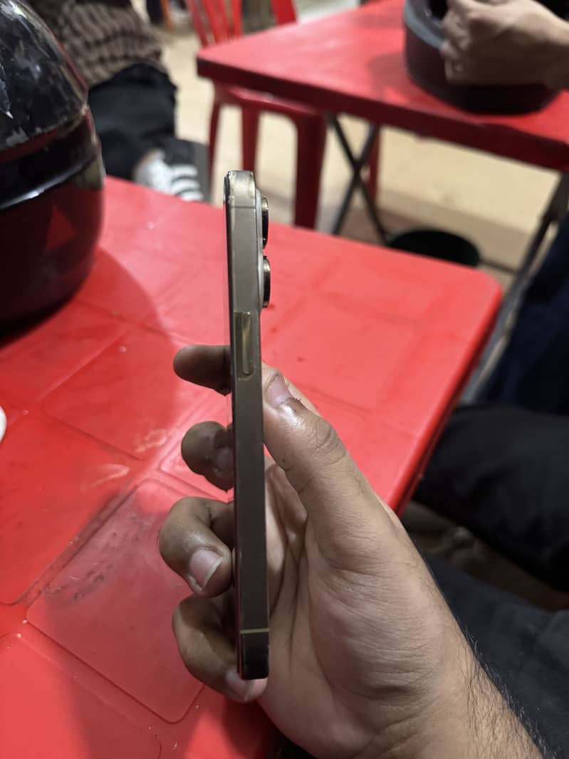 Apple iPhone 14 Pro 2