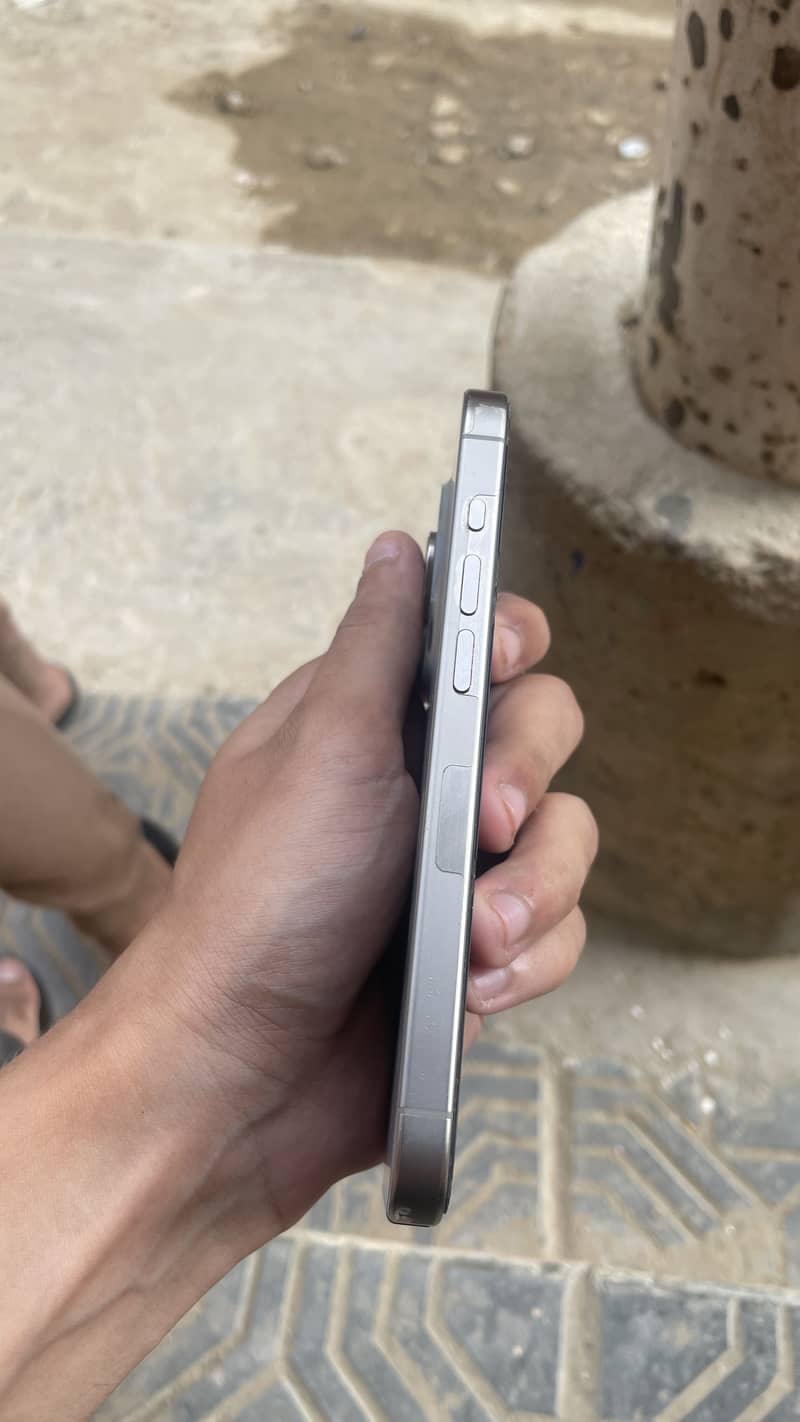 Apple iPhone 15 Pro 2