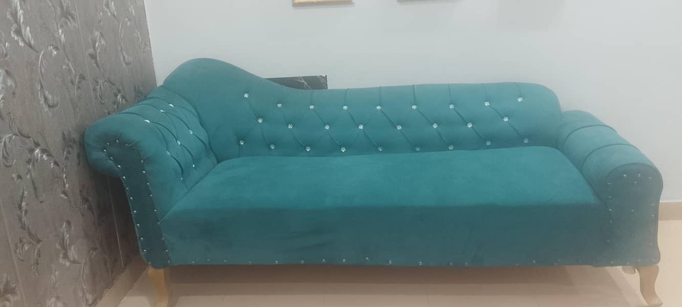 dewan with table free 0