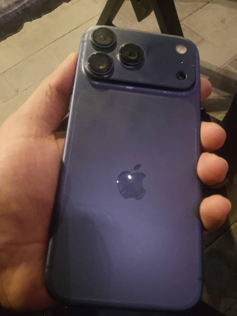 Apple iPhone 17 Pro Max 3