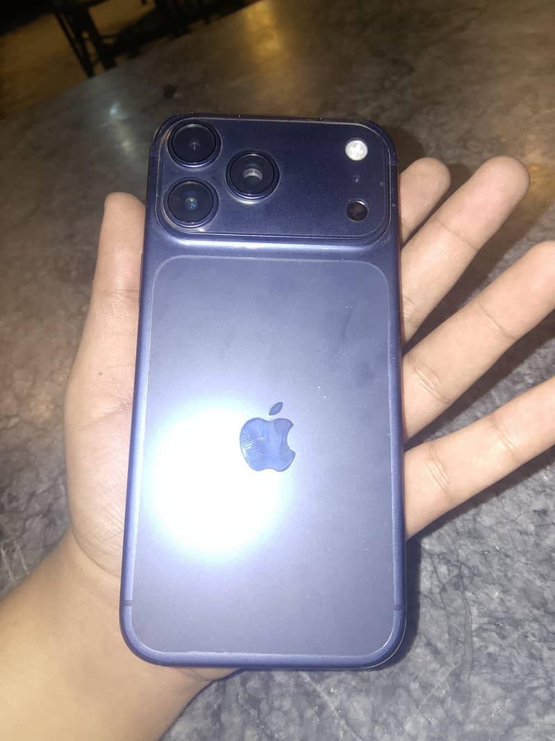 Apple iPhone 17 Pro Max 4