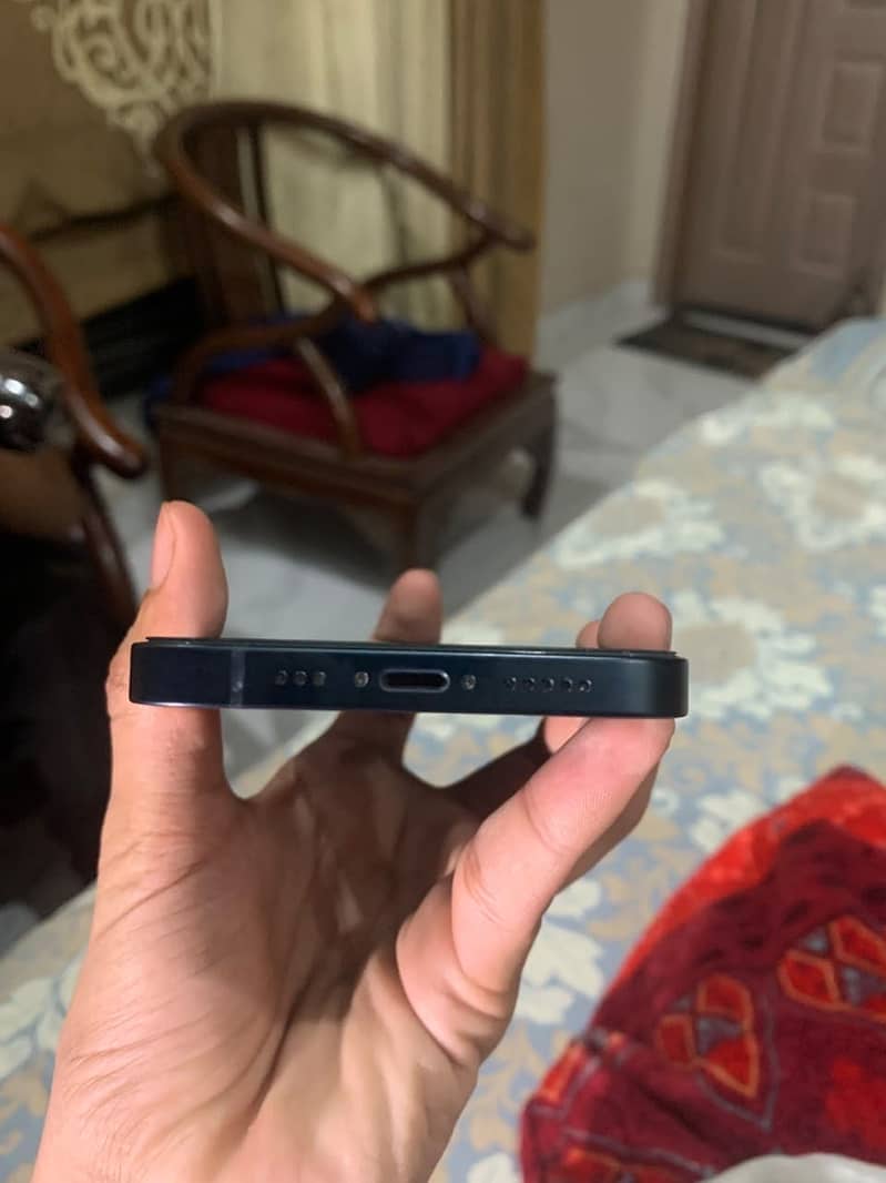 Apple iPhone 13 2