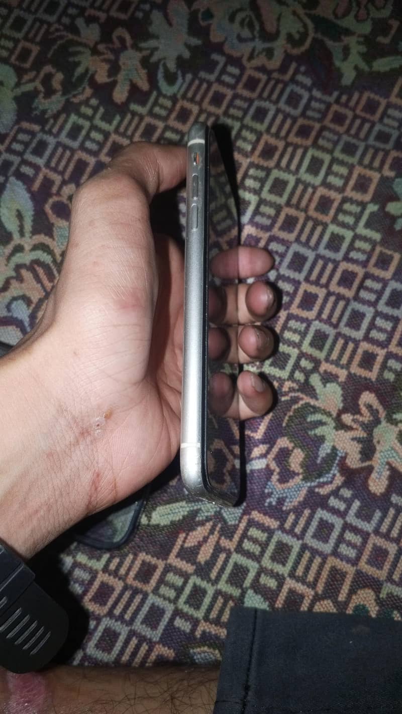 Apple iPhone 11 4