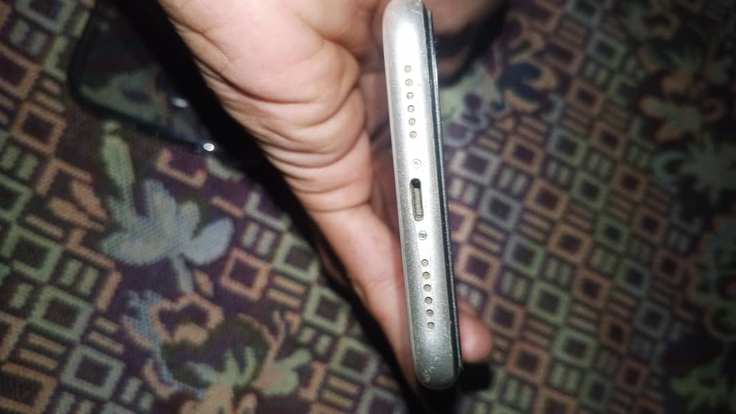 Apple iPhone 11 5