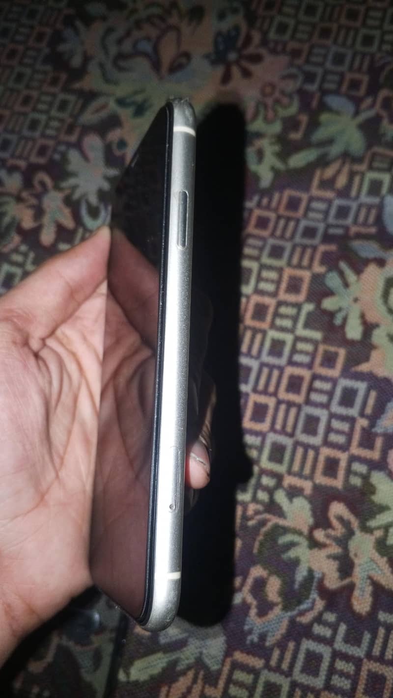 Apple iPhone 11 6