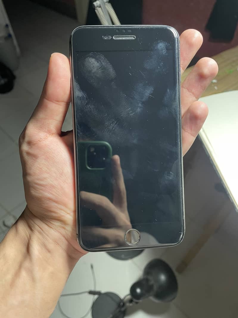 Apple iPhone 8 Plus 3
