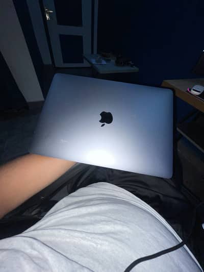 MacBook Pro 2019 13-inch — 8GB RAM / 256GB SSD