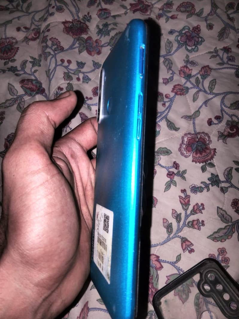 Realme 5i 4