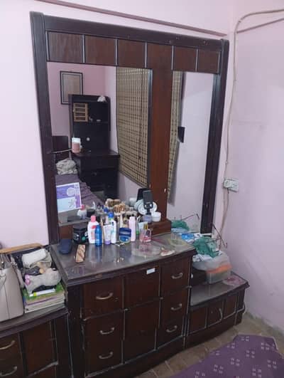 Habit dressing table