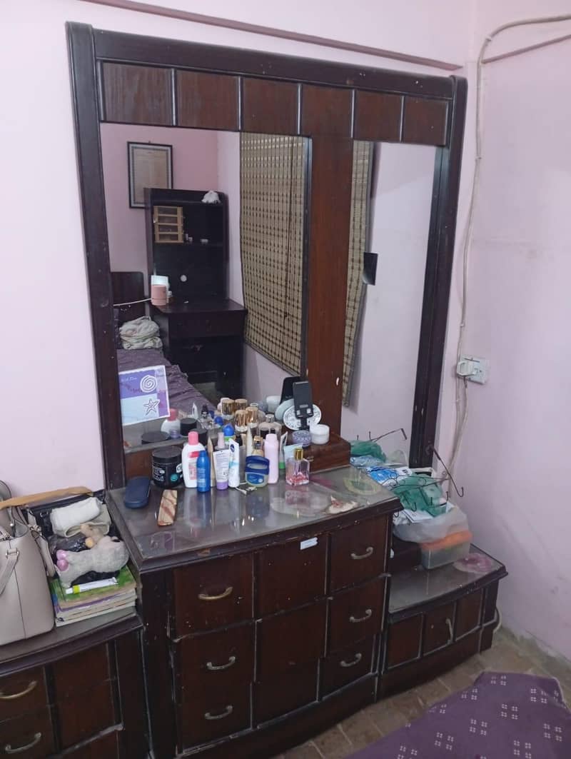 Habit dressing table 1
