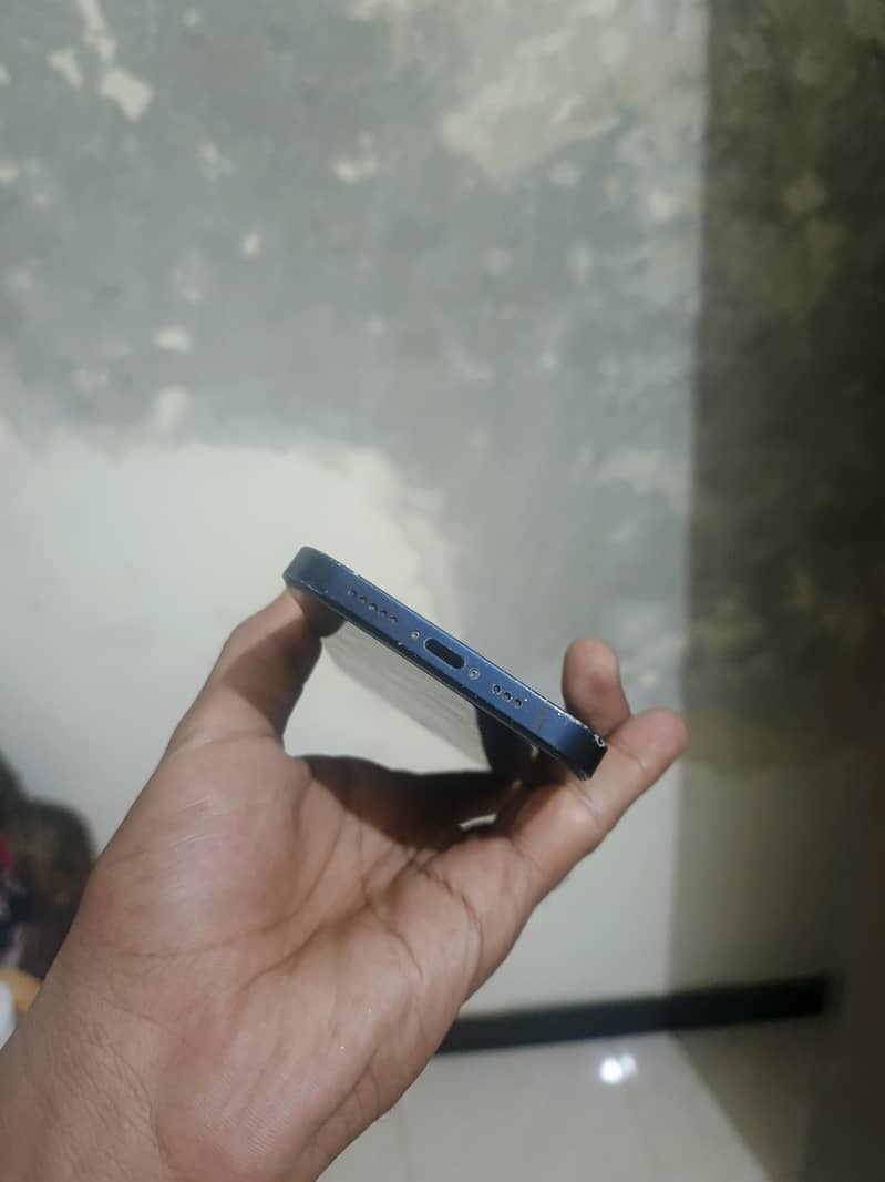 Apple iPhone 12 3