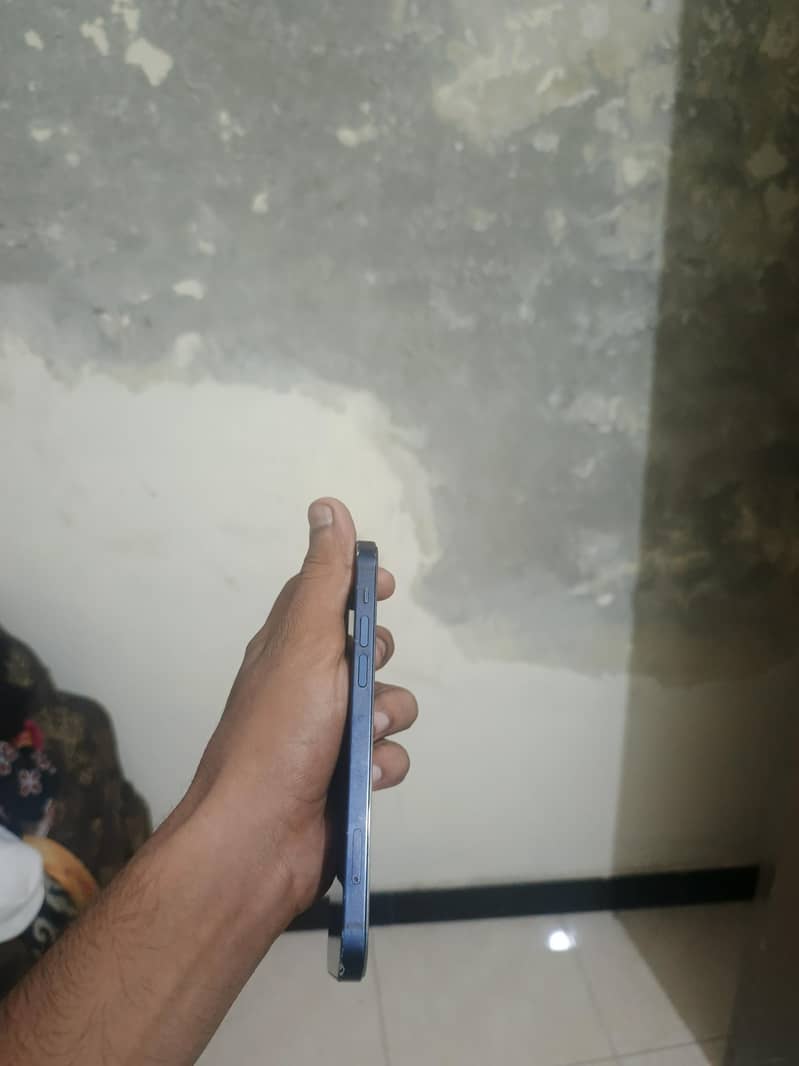 Apple iPhone 12 6