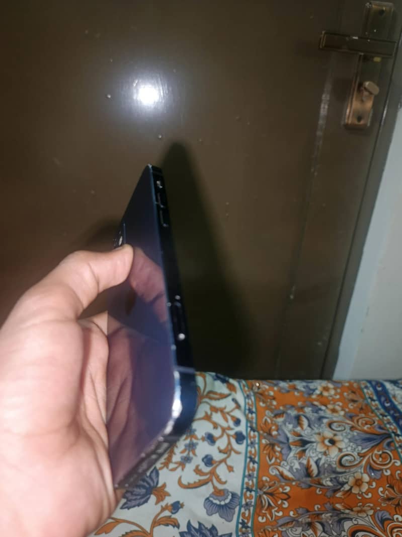 Apple iPhone 12 12