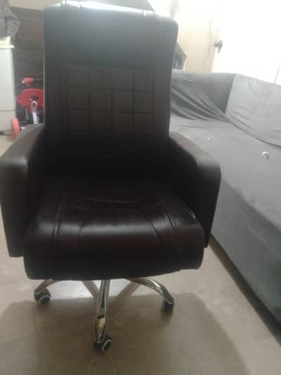 Executive Office / Study Chair (Good Condition)