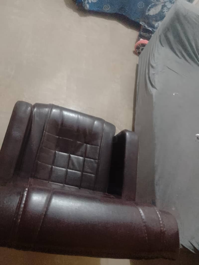 Executive Office / Study Chair (Good Condition) 1
