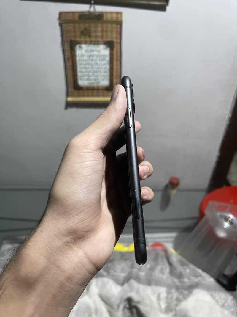 Apple iPhone 11 3