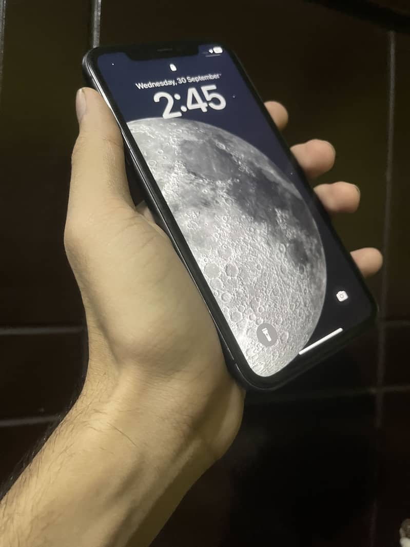 Apple iPhone 11 4