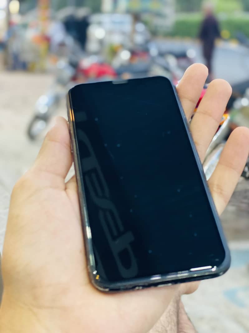 Apple iPhone 11 Pro 1