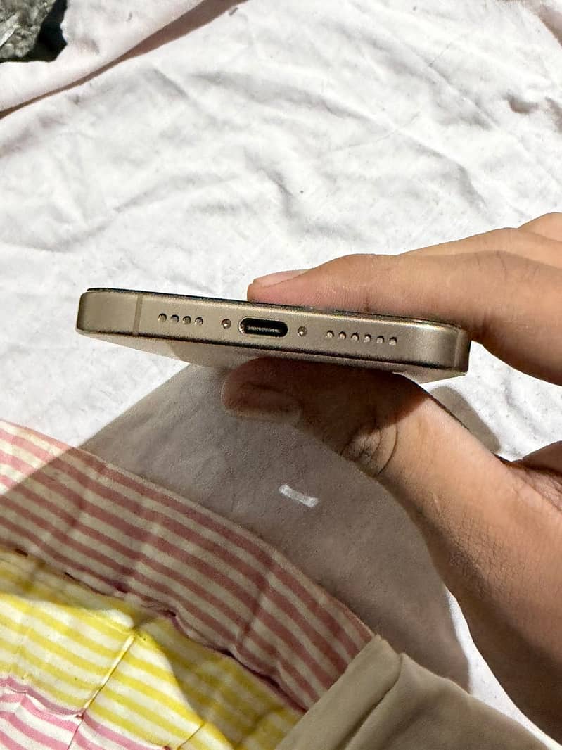 Apple iPhone 16 Pro Max 3