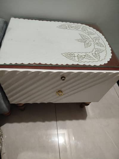 2 Side table for sell