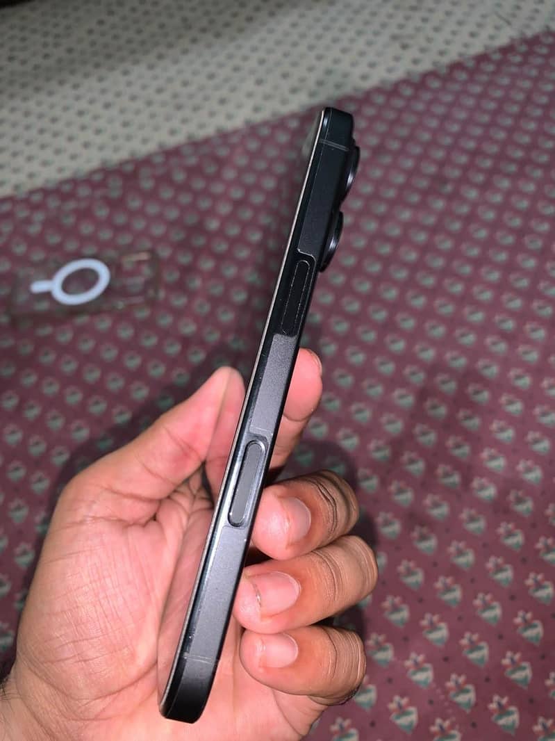 Apple iPhone 16 Pro 2