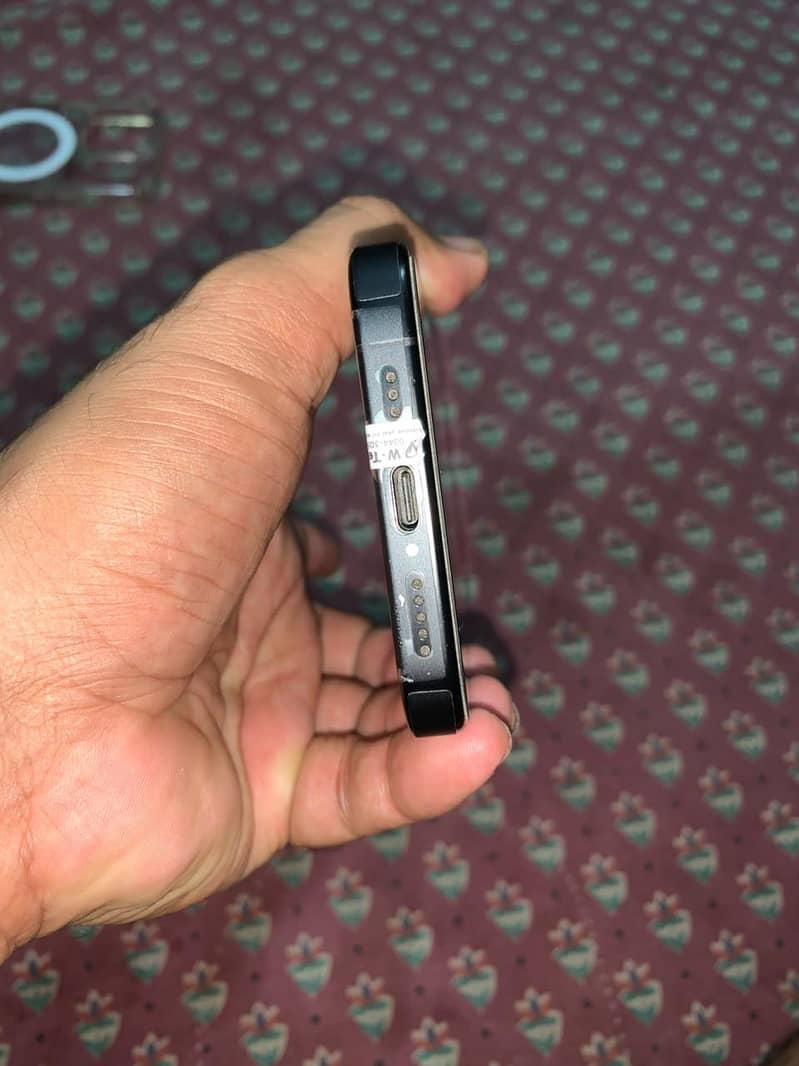 Apple iPhone 16 Pro 3