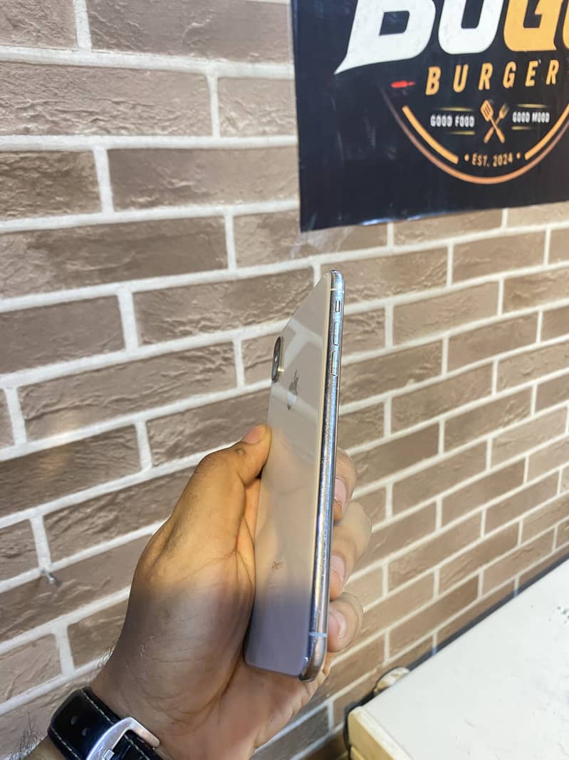 Apple iPhone XS Max 0