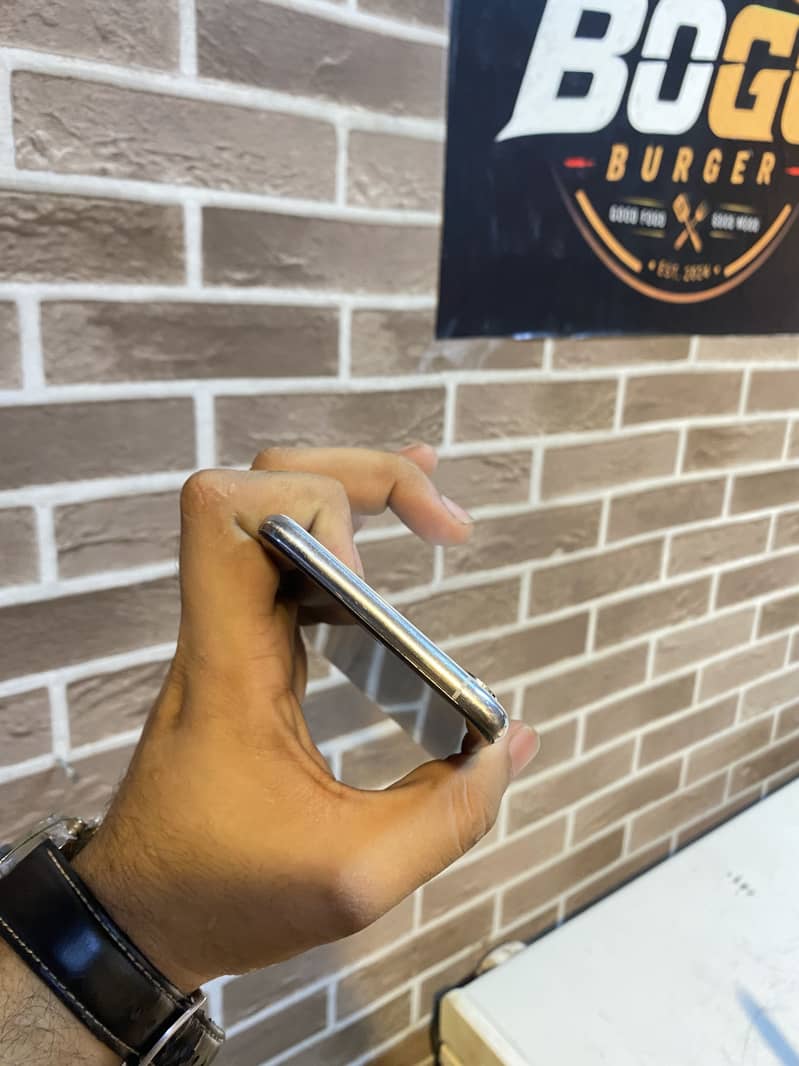 Apple iPhone XS Max 5