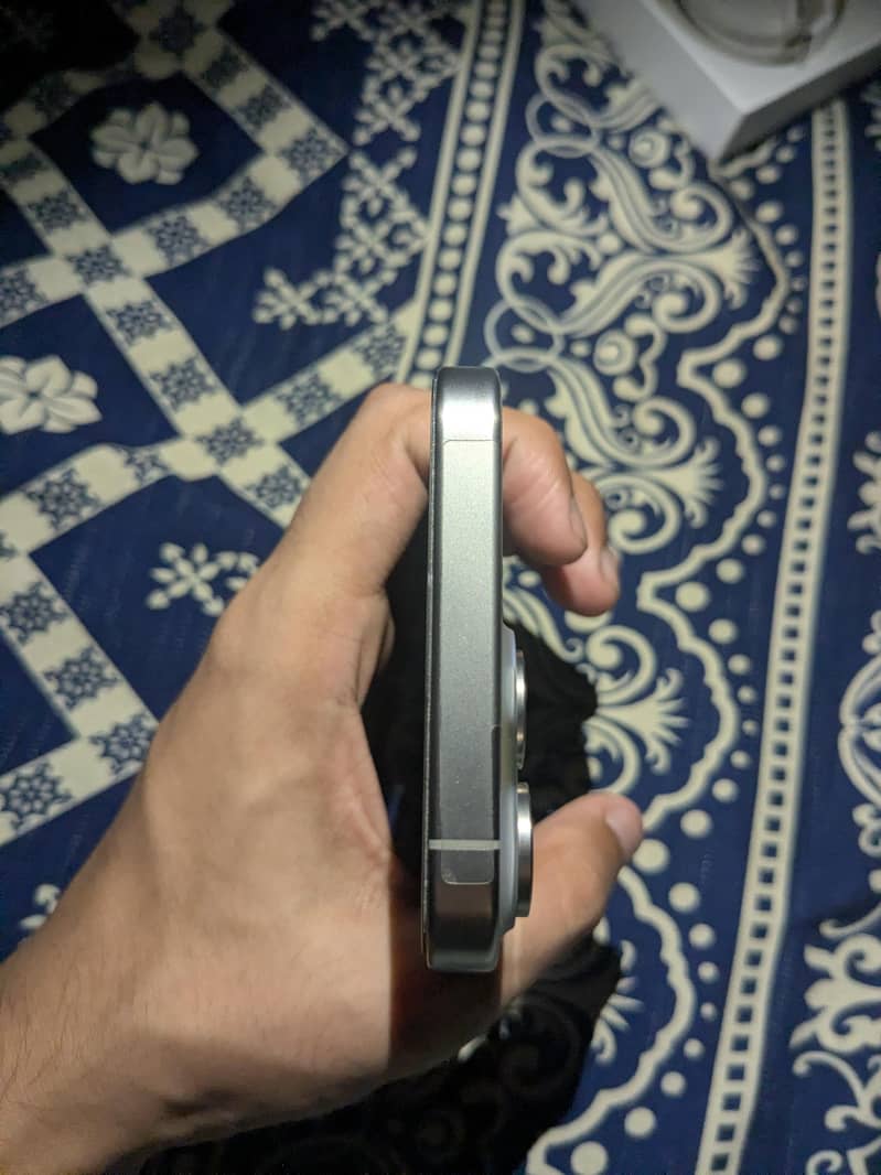 Apple iPhone 15 Pro Max 2