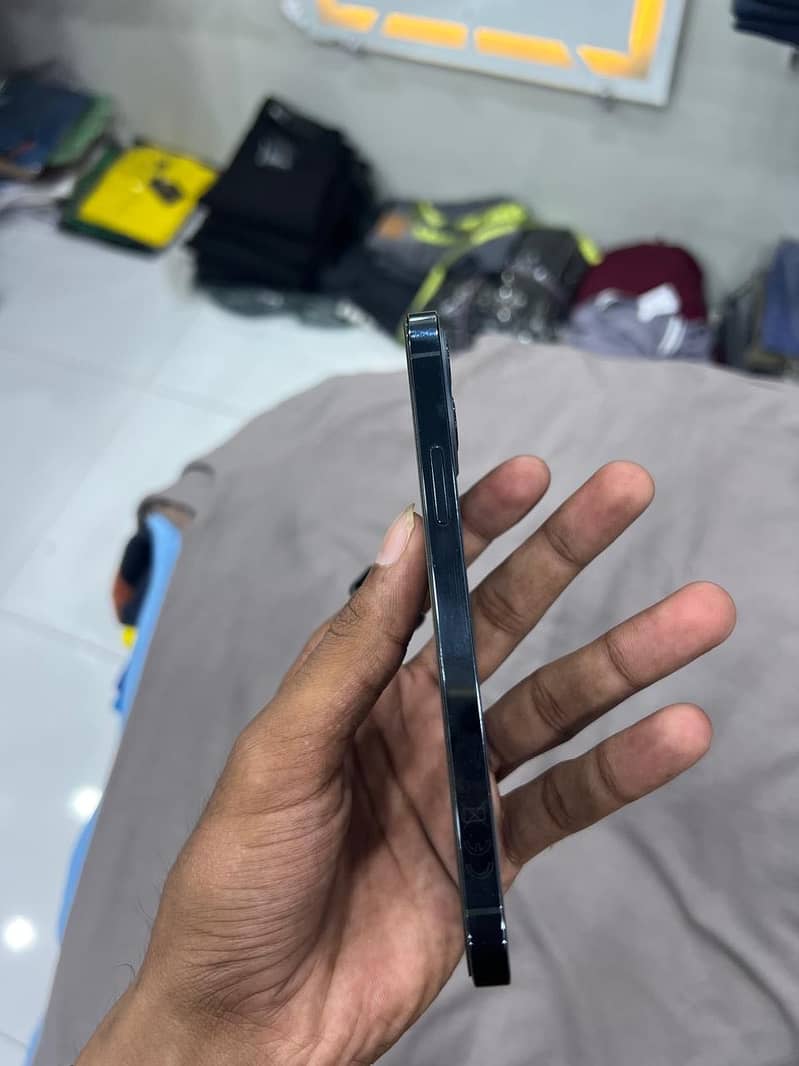 Apple iPhone 12 Pro 2