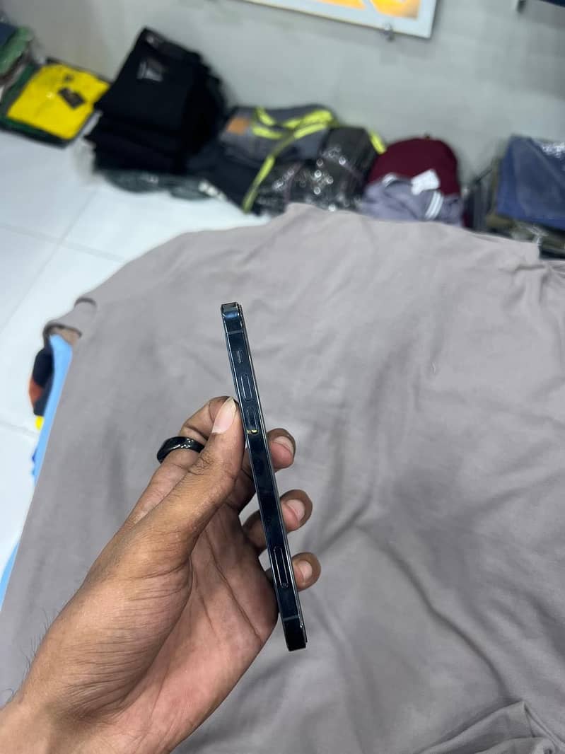 Apple iPhone 12 Pro 3