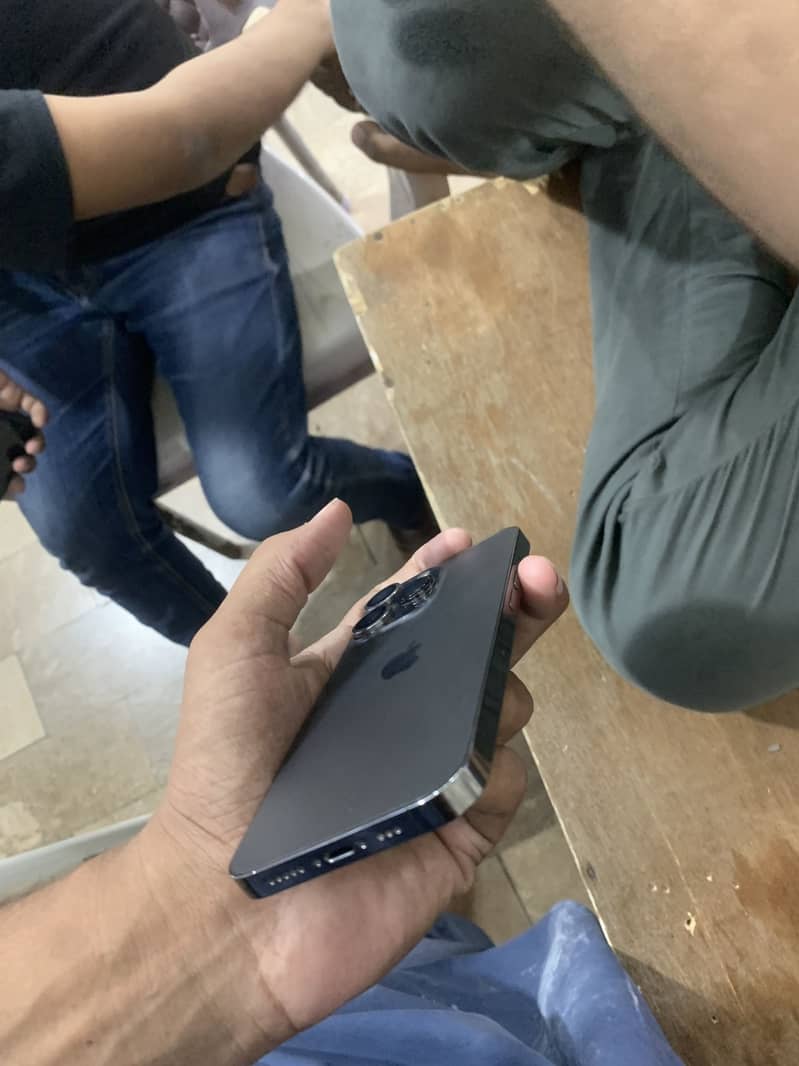 Apple iPhone 13 Pro 0