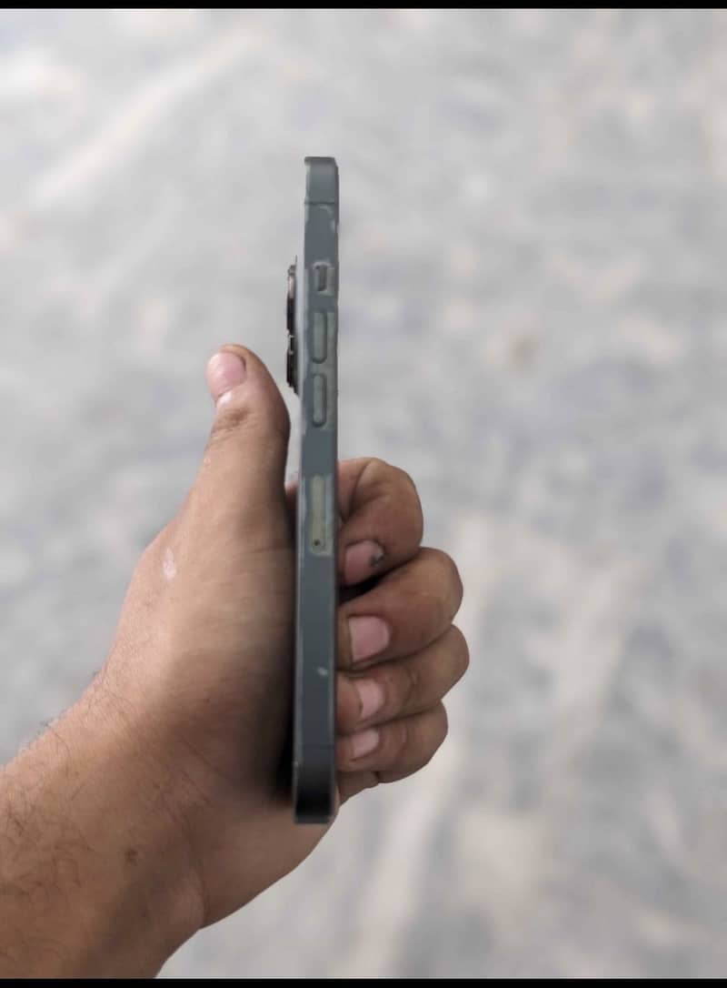 Apple iPhone 13 Pro 2