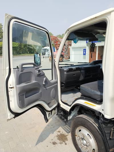 isuzu Nkr