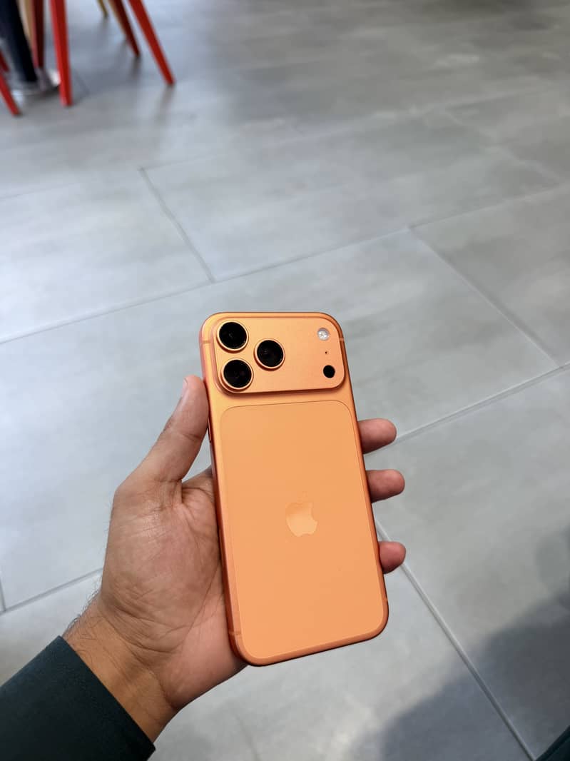 Apple iPhone 17 Pro Max 4